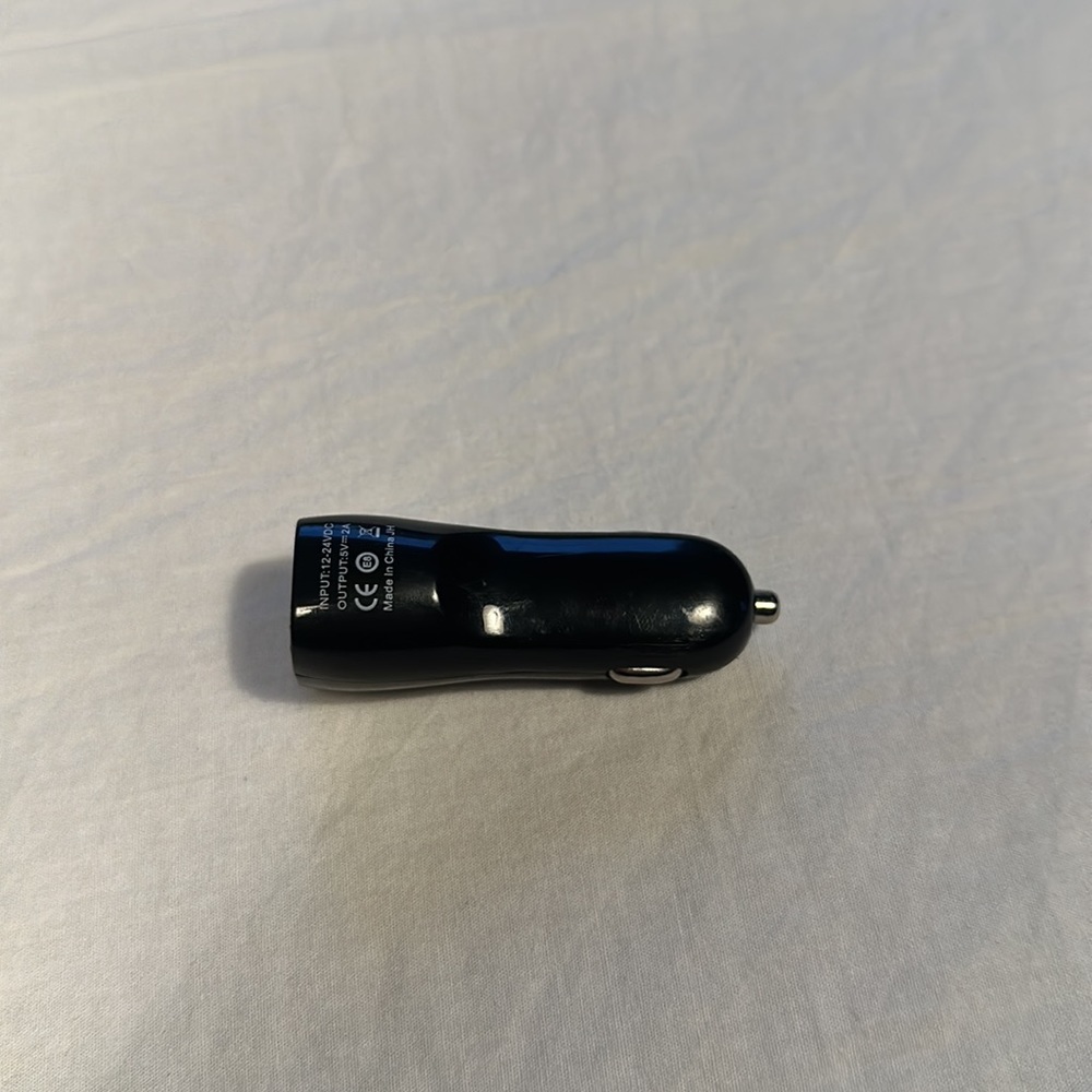 Iessentials Vehicle Charging plug - Picture 3 of 3